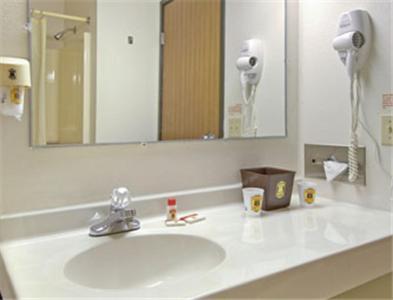 Super 8 By Wyndham Batesville Room photo